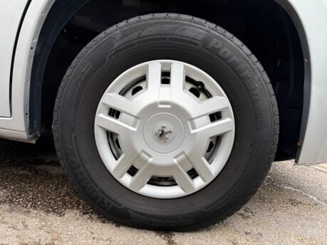 Autocruise Alto Navigate to images Peugeot Boxer 2.2 HDi 335 L3 H2 4dr 19