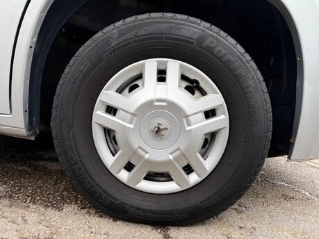 Autocruise Alto Navigate to images Peugeot Boxer 2.2 HDi 335 L3 H2 4dr 19