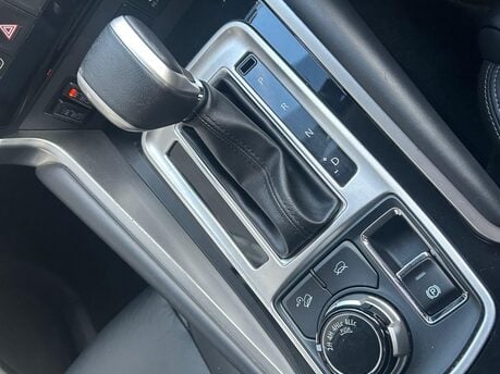 Mitsubishi Shogun Sport DI-D 4 12