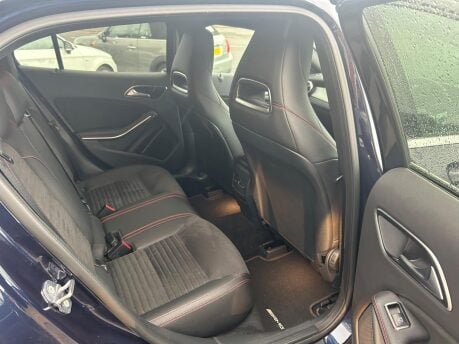 Mercedes-Benz GLA GLA 220 D 4MATIC AMG LINE PREMIUM 12