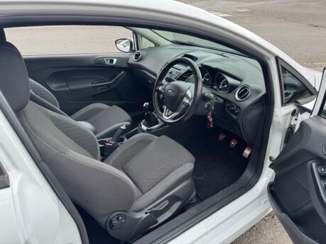Ford Fiesta 1.0T EcoBoost Zetec S Euro 5 (s/s) 3dr 15