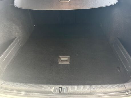 Volkswagen Passat 2.0 TDI BlueMotion Tech Highline DSG Euro 5 (s/s) 5dr 11