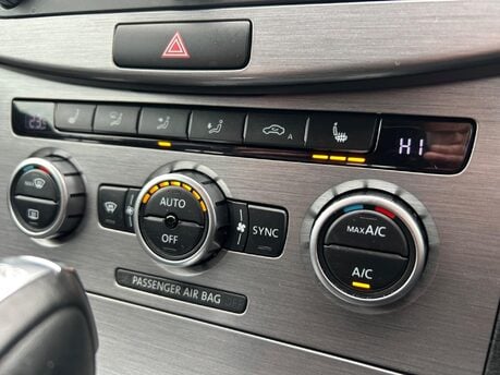 Volkswagen Passat 2.0 TDI BlueMotion Tech Highline DSG Euro 5 (s/s) 5dr 22