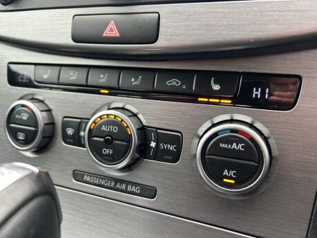 Volkswagen Passat 2.0 TDI BlueMotion Tech Highline DSG Euro 5 (s/s) 5dr 22