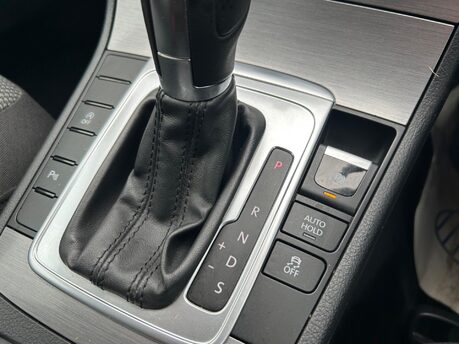 Volkswagen Passat 2.0 TDI BlueMotion Tech Highline DSG Euro 5 (s/s) 5dr 21