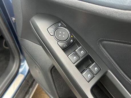 Ford Focus 1.0T EcoBoost 125 Active X Euro 6 (s/s) 5dr 29