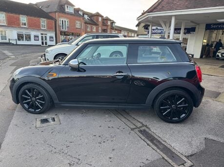 Mini Hatch COOPER 6