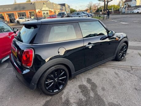 Mini Hatch COOPER 9