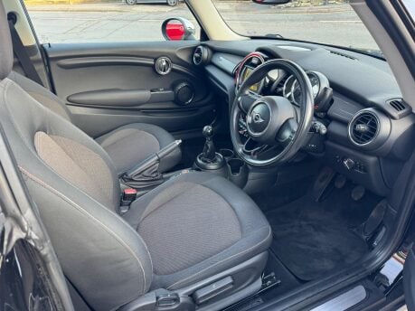 Mini Hatch COOPER 18