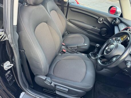 Mini Hatch COOPER 19