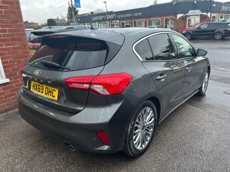 Ford Focus TITANIUM X 6