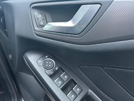 Ford Focus TITANIUM X 20