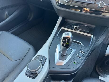 BMW 1 Series 1.5 118i SE Auto Euro 6 (s/s) 5dr 25