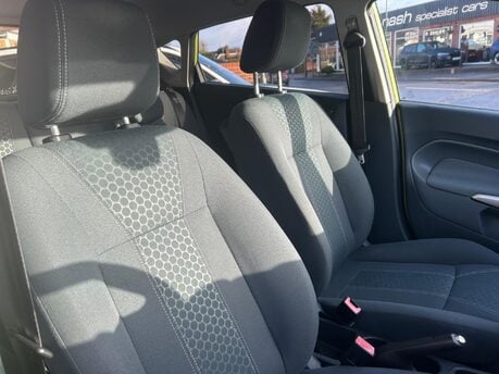 Ford Fiesta TITANIUM 18