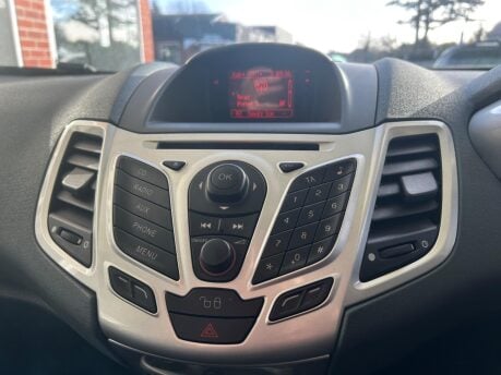 Ford Fiesta TITANIUM 26