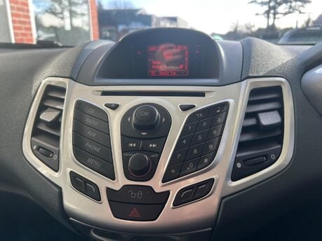 Ford Fiesta TITANIUM 26