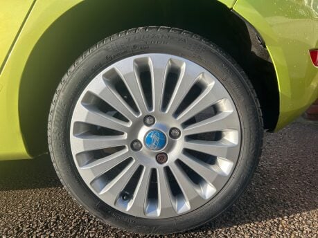 Ford Fiesta TITANIUM 12