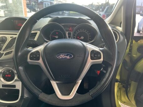 Ford Fiesta TITANIUM 21