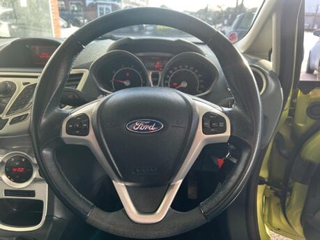 Ford Fiesta TITANIUM 21