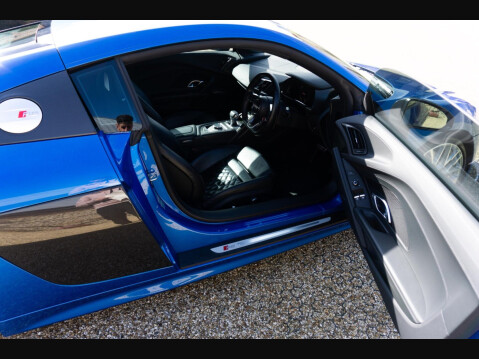 Audi R8 5.2 FSI V10 Plus S Tronic quattro Euro 6 (s/s) 2dr 28