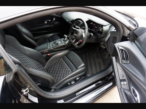 Audi R8 5.2 FSI V10 Plus S Tronic quattro Euro 6 (s/s) 2dr 31
