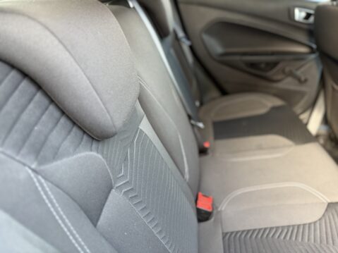 Ford Fiesta TITANIUM 14