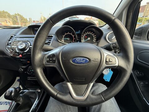 Ford Fiesta TITANIUM 16