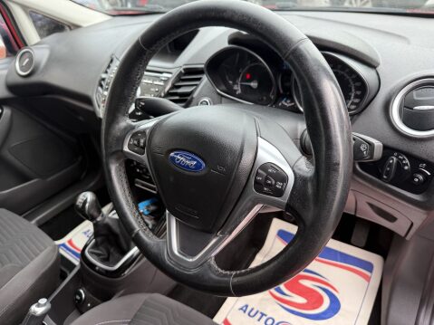 Ford Fiesta TITANIUM 9