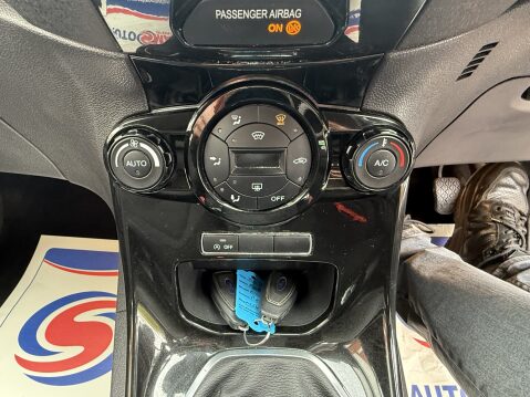 Ford Fiesta TITANIUM 23