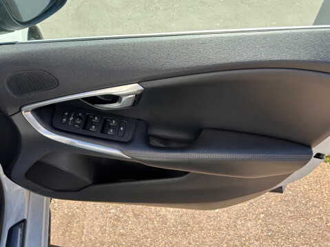 Volvo V40 2.0 D3 R-Design Nav Plus Euro 6 (s/s) 5dr 26