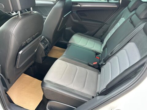 Volkswagen Tiguan 2.0 TDI R-Line Tech DSG Euro 6 (s/s) 5dr 7