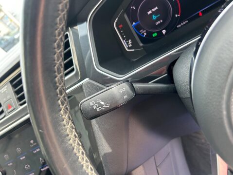 Volkswagen Tiguan 2.0 TDI R-Line Tech DSG Euro 6 (s/s) 5dr 26