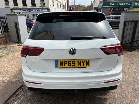 Volkswagen Tiguan 2.0 TDI R-Line Tech DSG Euro 6 (s/s) 5dr 39