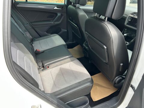 Volkswagen Tiguan 2.0 TDI R-Line Tech DSG Euro 6 (s/s) 5dr 6