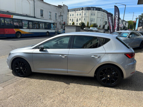 SEAT Leon 1.5 TSI EVO FR Black Edition Euro 6 (s/s) 5dr 48