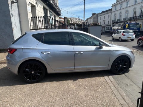 SEAT Leon 1.5 TSI EVO FR Black Edition Euro 6 (s/s) 5dr 55