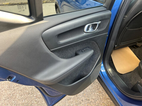 Volvo XC40 1.5h T5 Twin Engine Recharge 10.7kWh R-Design Auto Euro 6 (s/s) 5dr 24
