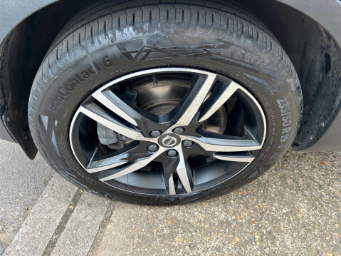 Volvo XC40 1.5h T5 Twin Engine Recharge 10.7kWh R-Design Auto Euro 6 (s/s) 5dr 32