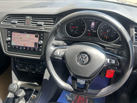 Volkswagen Tiguan 1.4 TSI SE Navigation Euro 6 (s/s) 5dr 8