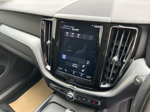 Volvo XC60 2.0 T5 Momentum Pro Auto AWD Euro 6 (s/s) 5dr 16
