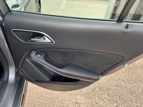 Mercedes-Benz GLA 1.6 GLA180 AMG Line Edition 7G-DCT Euro 6 (s/s) 5dr 26