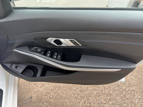 BMW 3 Series 2.0 320i M Sport Touring Auto Euro 6 (s/s) 5dr 31