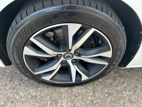 Volvo V60 2.0h T6 Recharge 11.6kWh R-Design Auto AWD Euro 6 (s/s) 5dr 31