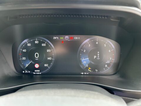 Volvo XC40 2.0 T4 R-Design Pro Auto AWD Euro 6 (s/s) 5dr 9