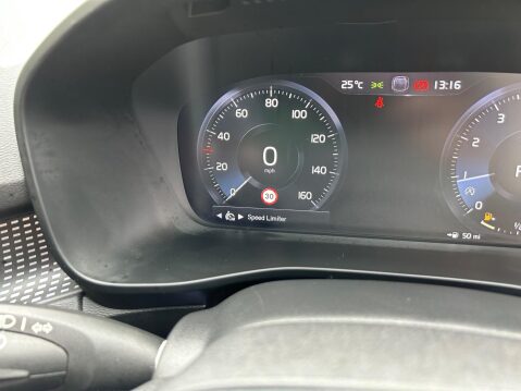 Volvo XC40 2.0 T4 R-Design Pro Auto AWD Euro 6 (s/s) 5dr 15