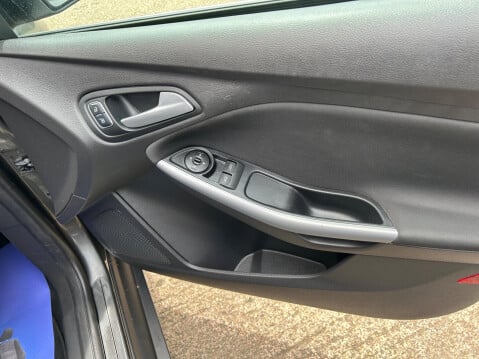 Ford Focus 1.0T EcoBoost Zetec Edition Auto Euro 6 (s/s) 5dr 27