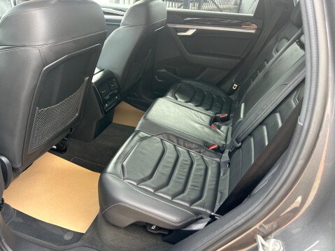 Volkswagen Touareg 3.0 TDI V6 R-Line Tech Tiptronic 4Motion Euro 6 (s/s) 5dr 7