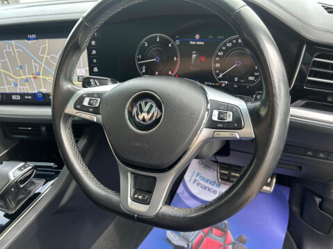 Volkswagen Touareg 3.0 TDI V6 R-Line Tech Tiptronic 4Motion Euro 6 (s/s) 5dr 28