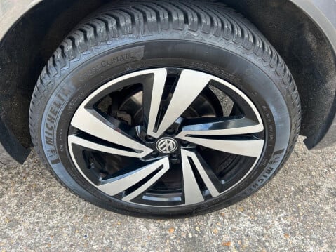 Volkswagen Touareg 3.0 TDI V6 R-Line Tech Tiptronic 4Motion Euro 6 (s/s) 5dr 48