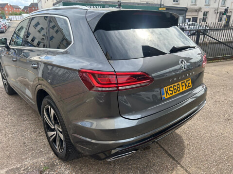 Volkswagen Touareg 3.0 TDI V6 R-Line Tech Tiptronic 4Motion Euro 6 (s/s) 5dr 49